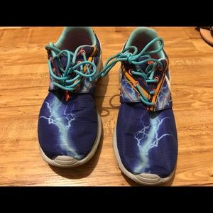 Nike youth tennis shoes